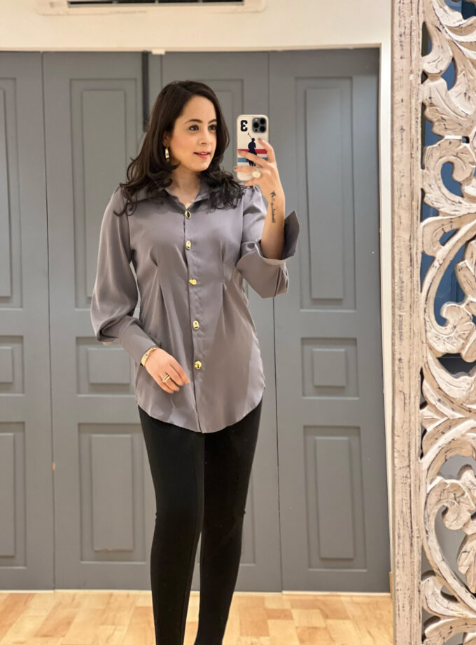 Shirt with belt : vintage buttons