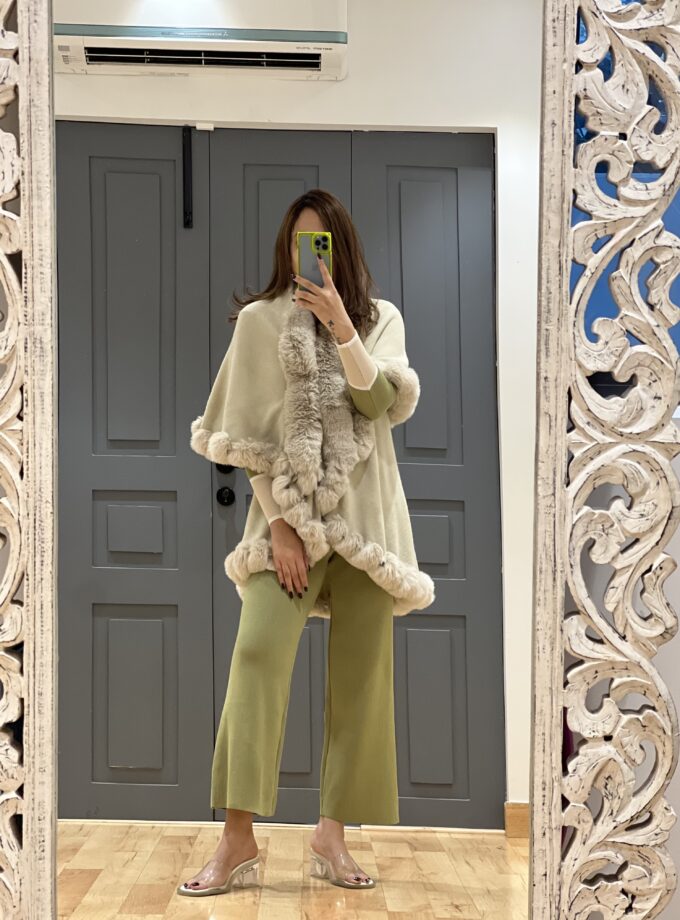 Lola faux fur cape - kimono