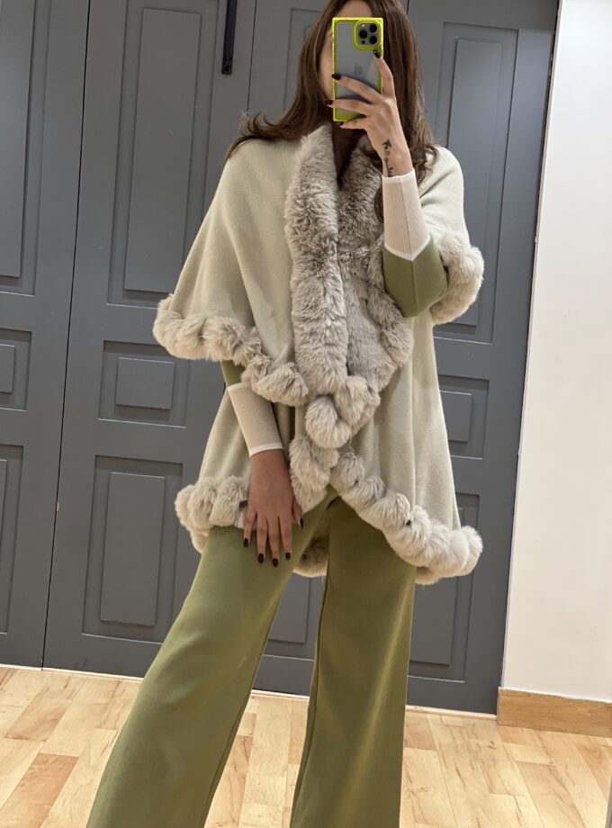 Lola faux fur cape - kimono