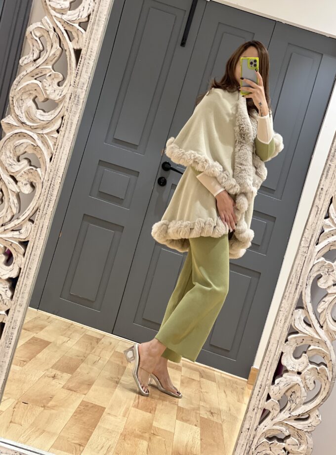 Lola faux fur cape - kimono