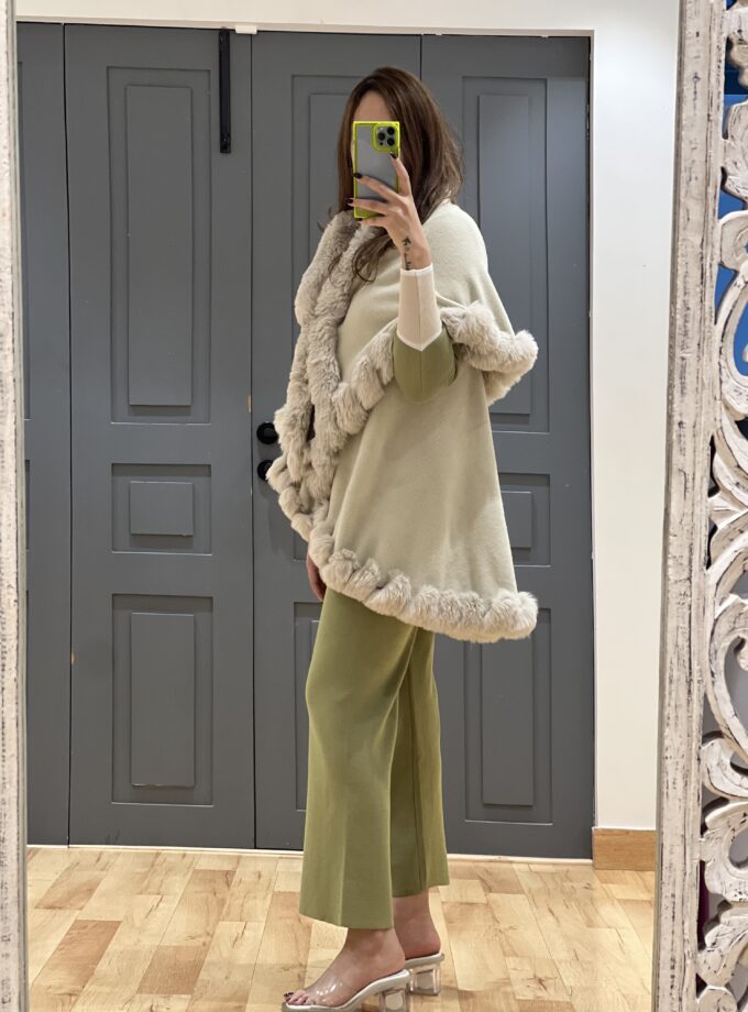Lola faux fur cape - kimono