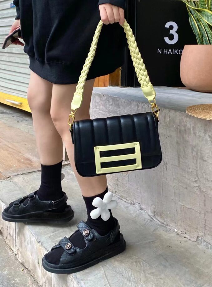 Saga sling Bag