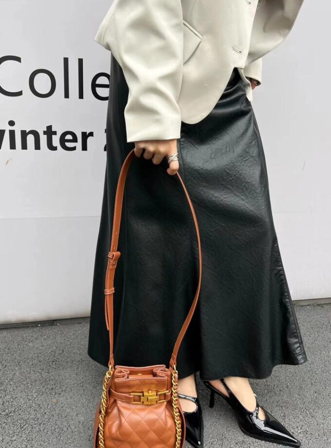 Reelo sling Bag